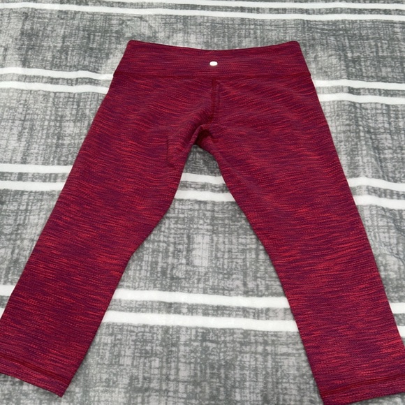 lululemon athletica Cropped Leggings with Wide Waistband and Form-Fitting Design - Picture 4 of 7